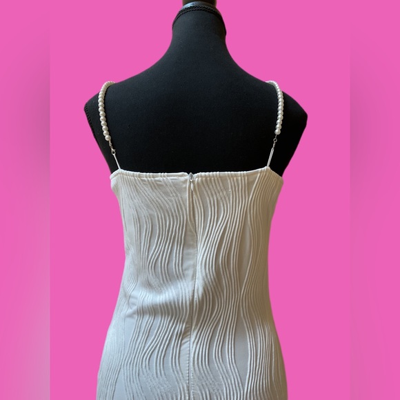 Unique white dress size small - Picture 4 of 4